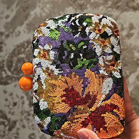 Nwt sequin floral clutch Beaded - Picture 5 of 6